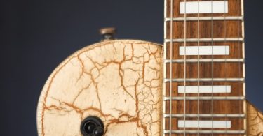 découvrez notre large sélection de cordes de guitare, adaptées à tous les styles et niveaux de jeu. que vous soyez débutant ou musicien confirmé, trouvez les cordes parfaites pour exprimer votre créativité et améliorer votre son.